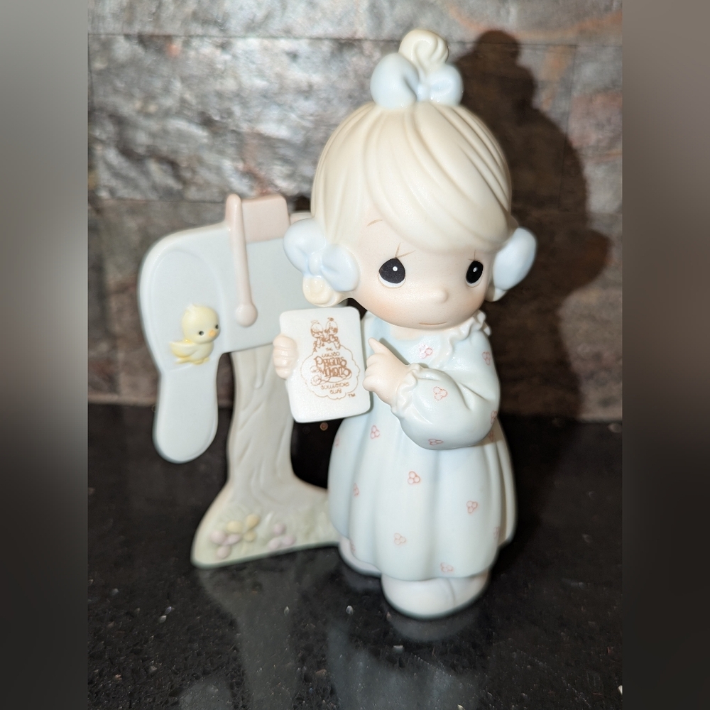 Precious Moments Figurine "Sharing‎ The Good News Together"